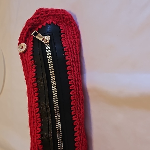Hand Crafted Hand Knit Crochet Red Cosmetic Bag Pencil Case handmade Grannycore - Picture 6 of 17